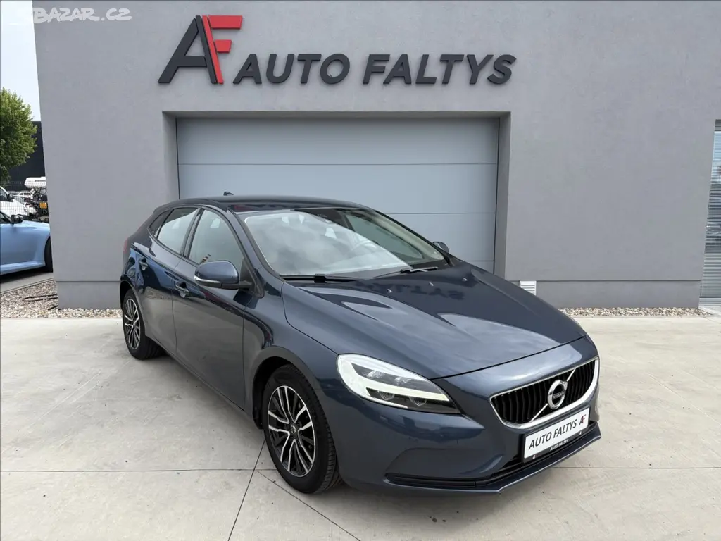 Volvo V40, 2,0 i T2 90 KW MANUÁL MOMENTUM